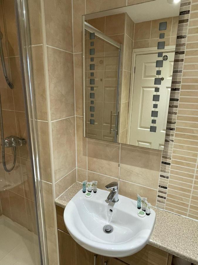巴林顿阿姆斯酒店 Shrivenham 外观 照片